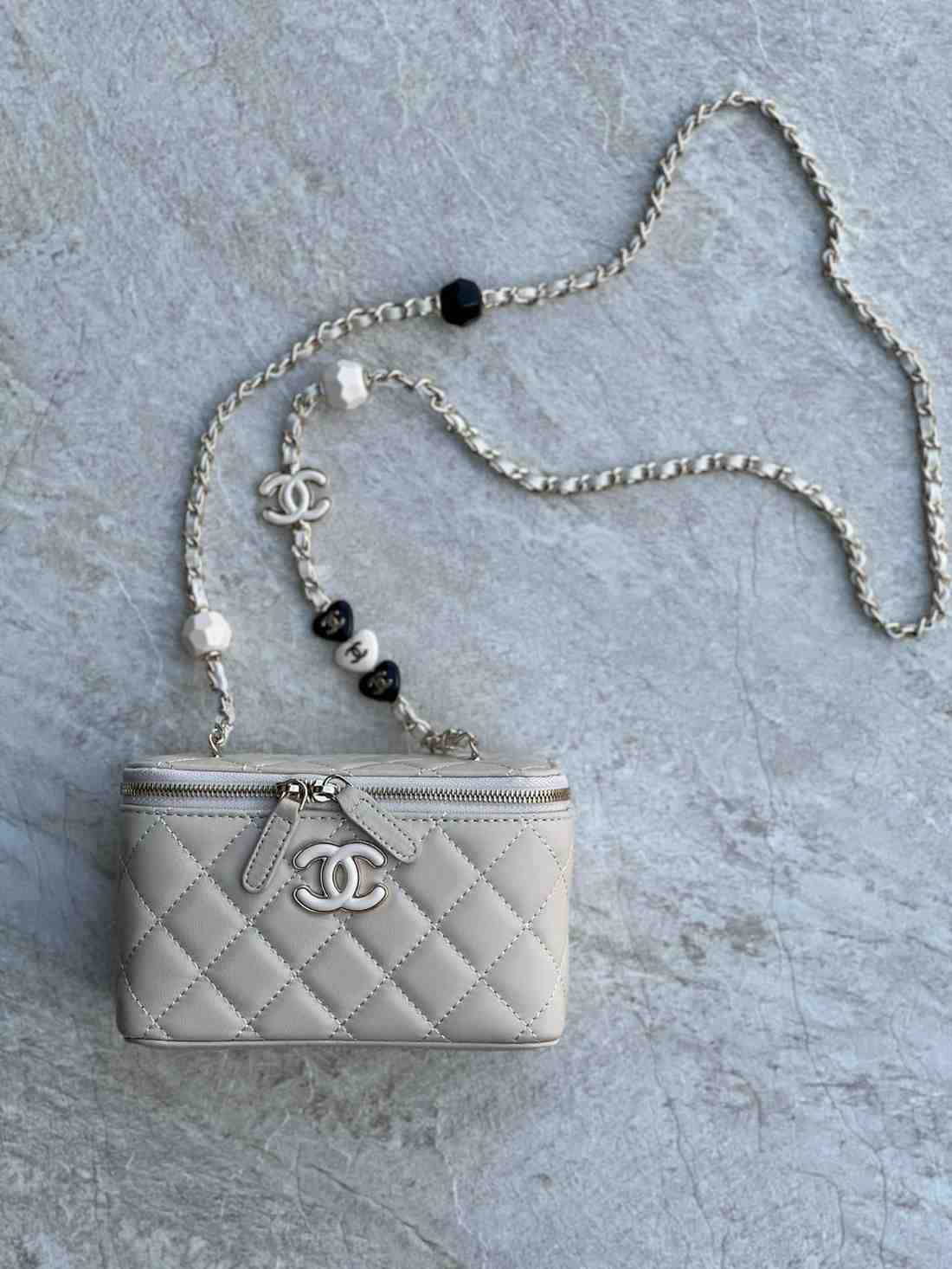 chanel small vanity bag