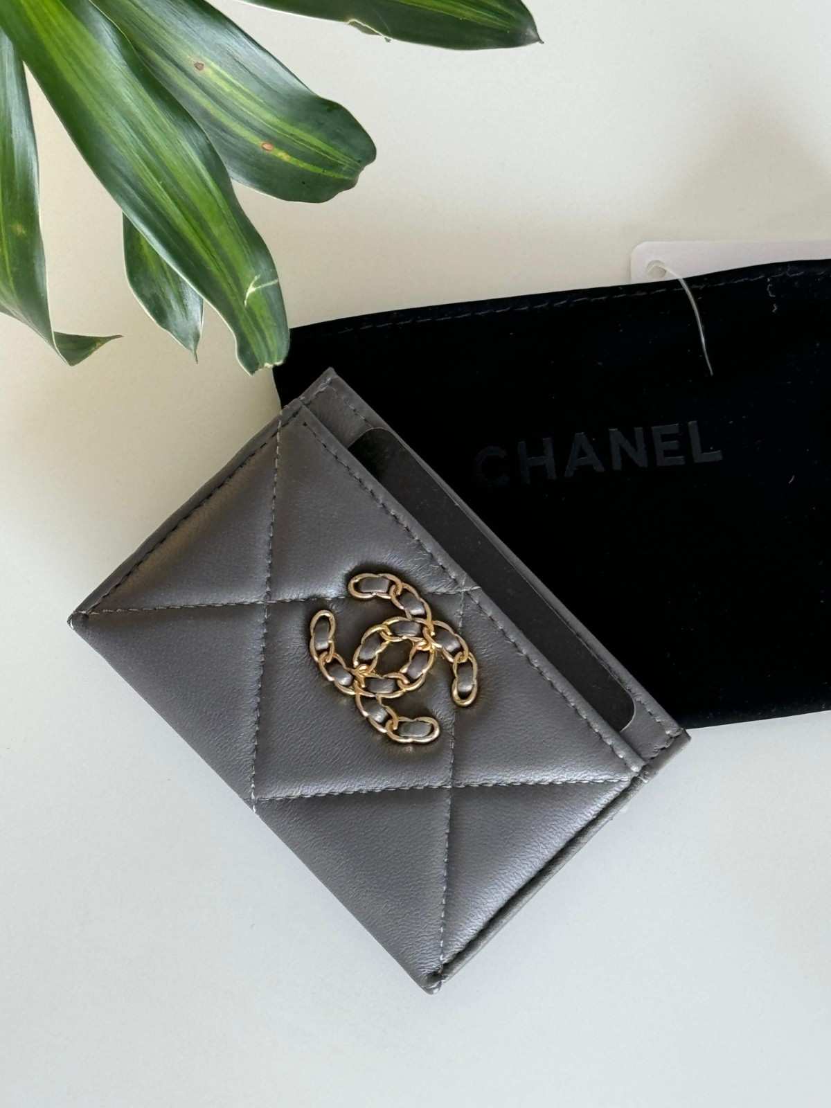 chanel 19 card wallet