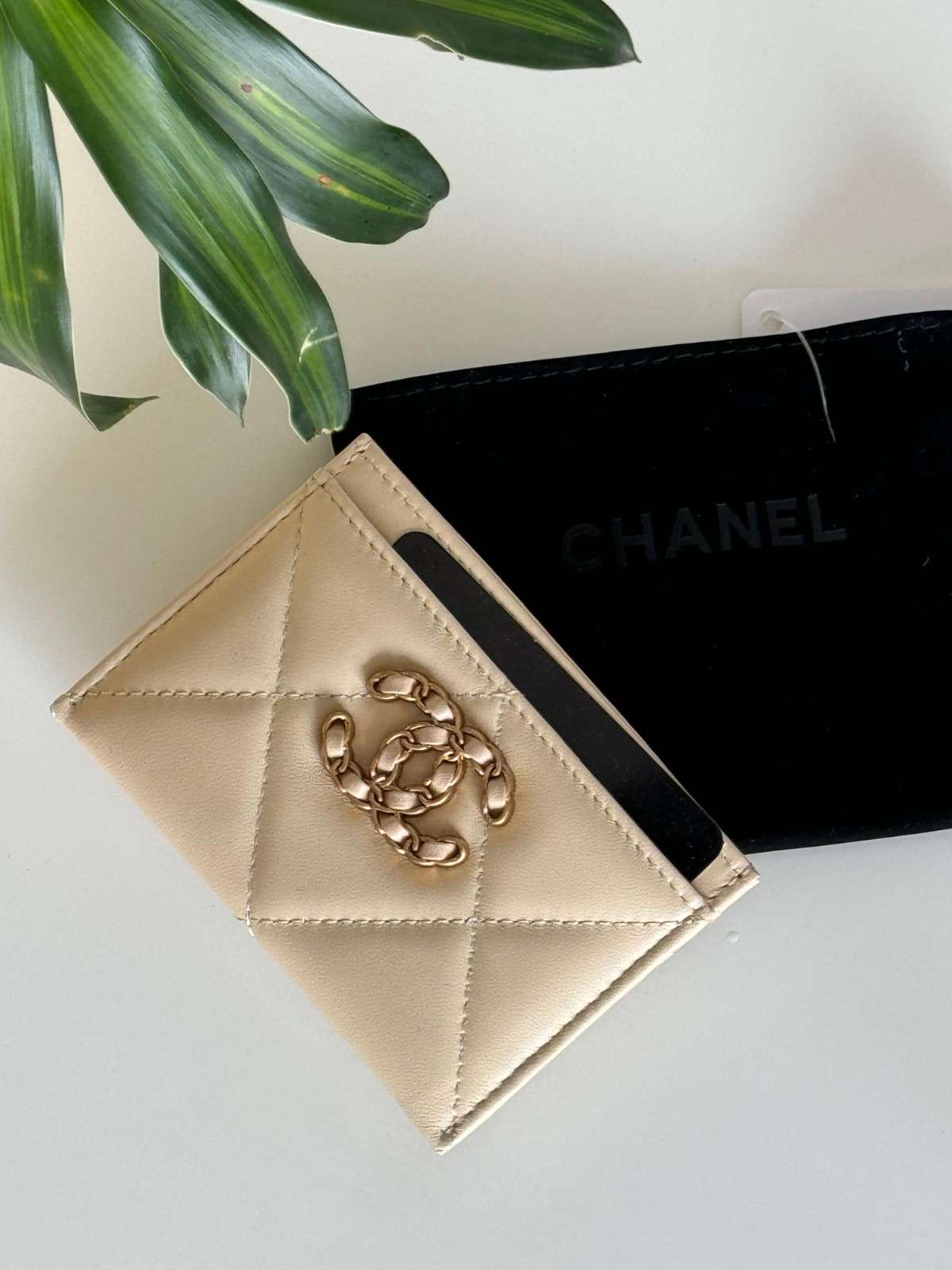 chanel 19 card wallet