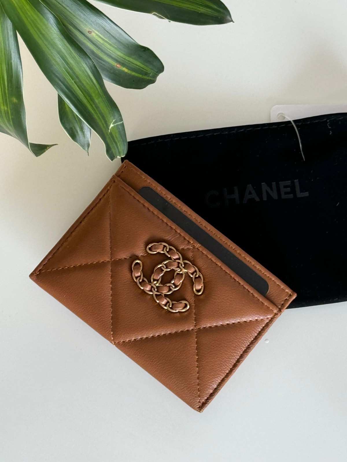 chanel 19 card wallet