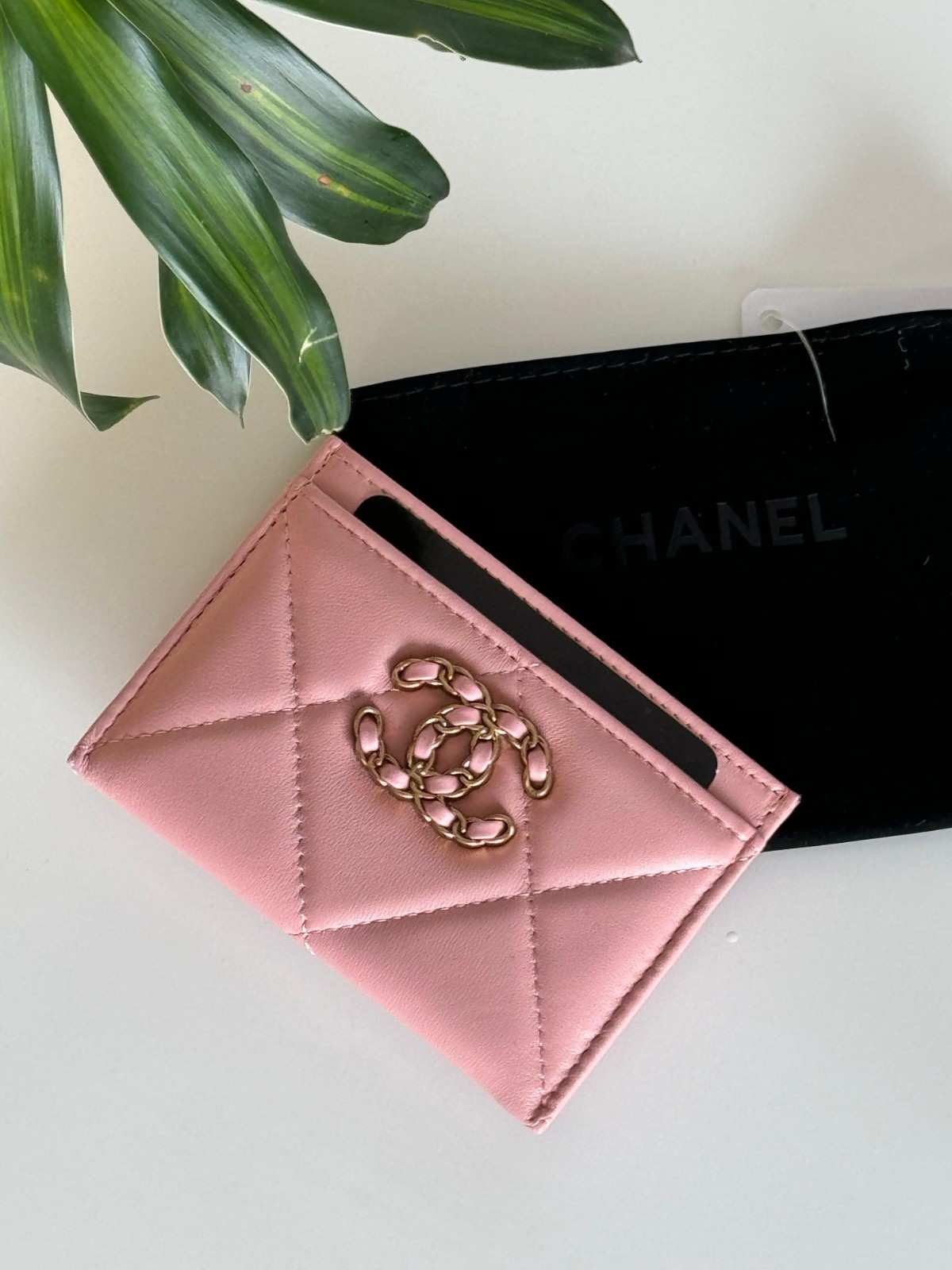 chanel 19 card wallet