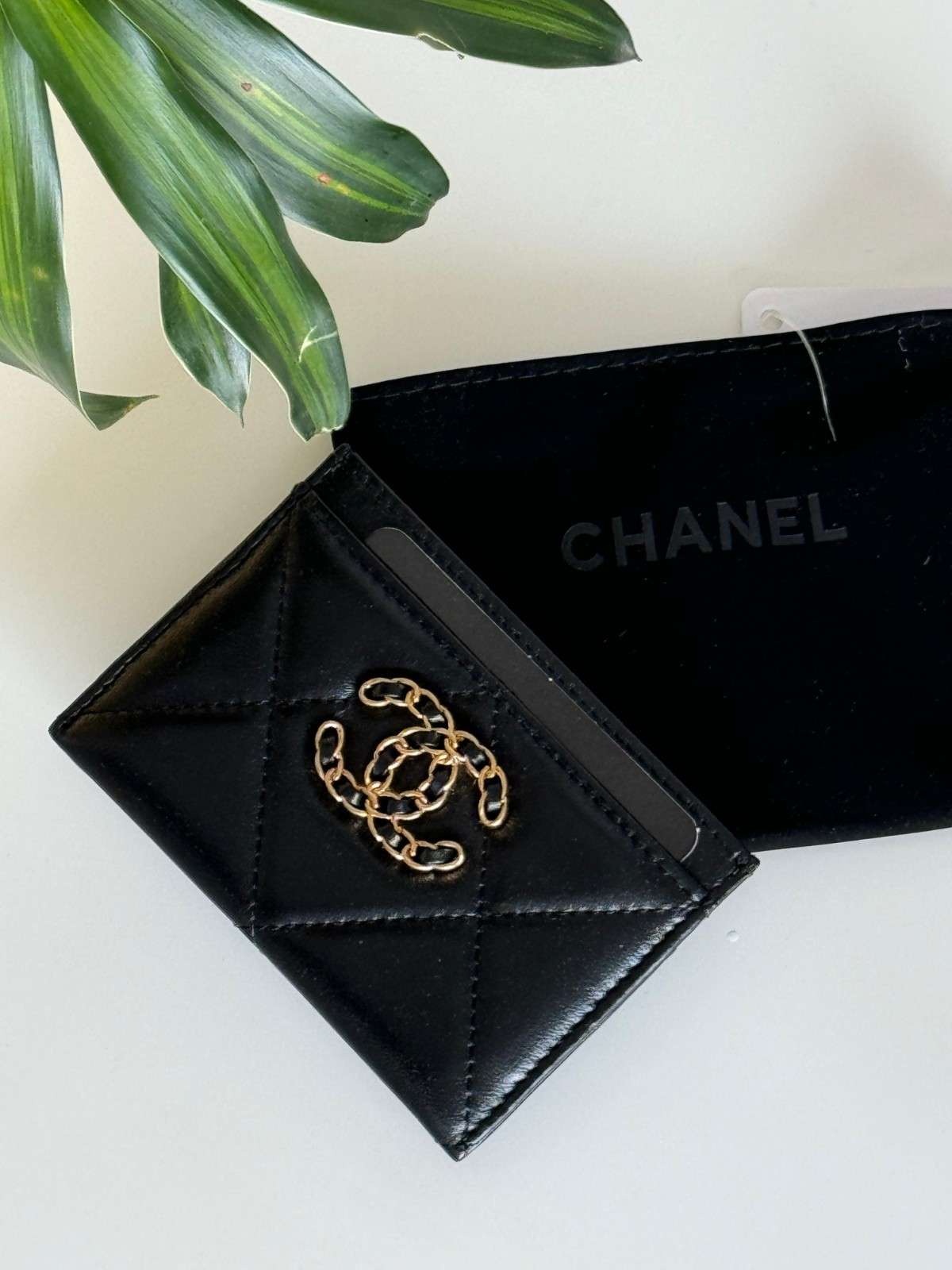chanel 19 card wallet