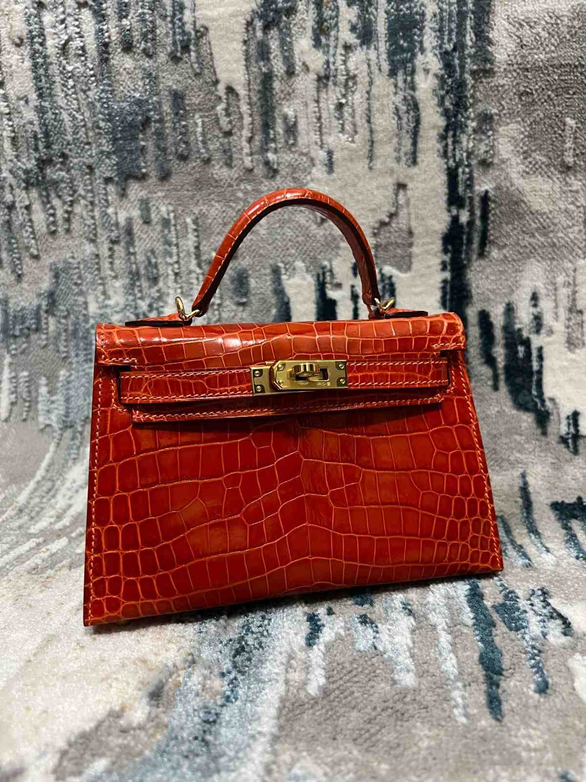 Hermes Kelly 20 Crocodile Shiny Leather - Image 17