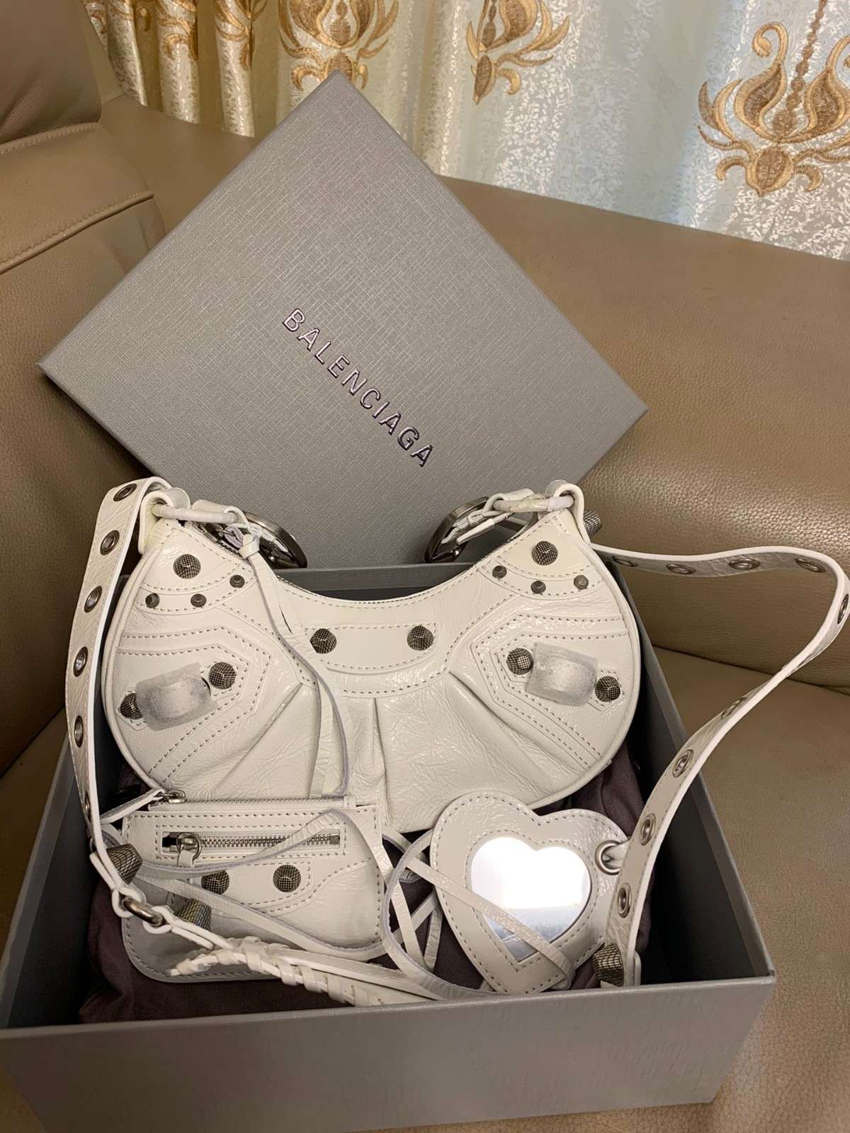 balenciaga le cagole white