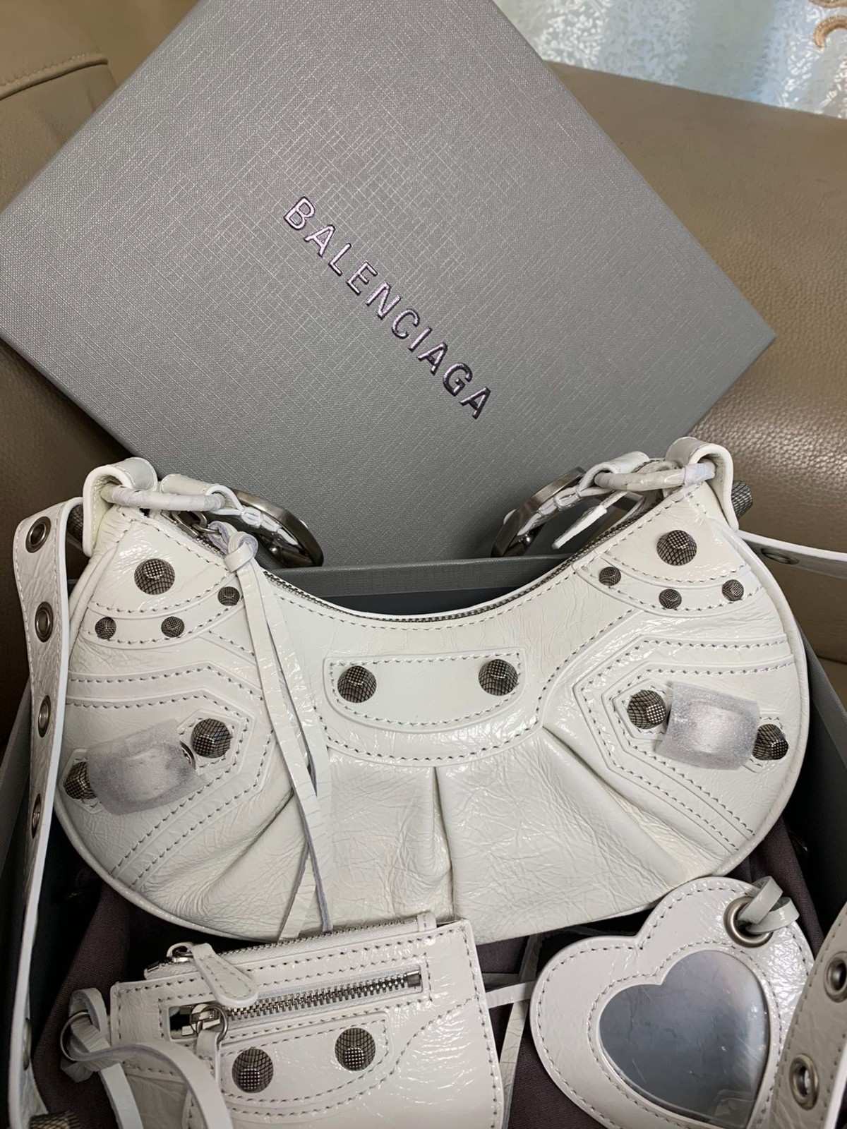 balenciaga le cagole white
