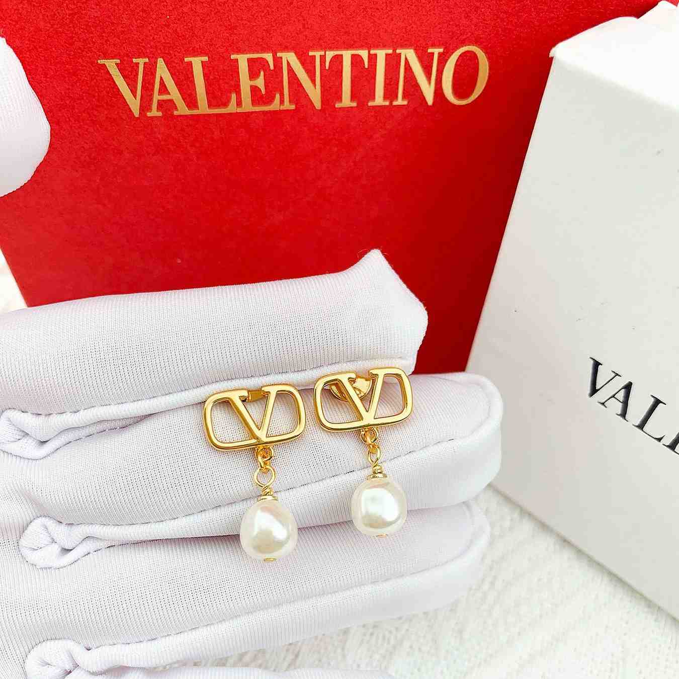 Valentino Garavani Vlogo Necklace & Earrings Gold