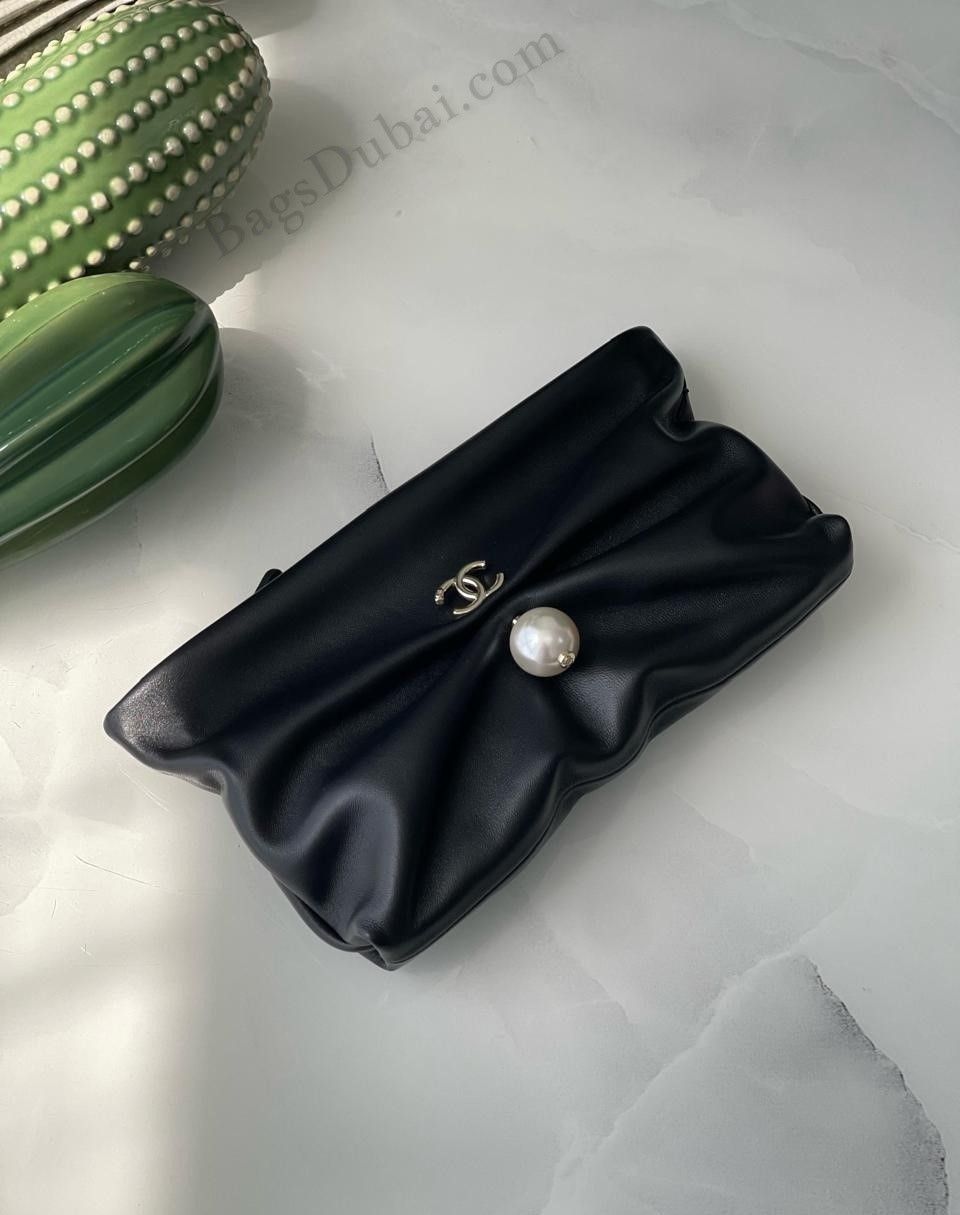 Chanel Clutch Pearl Crush Black