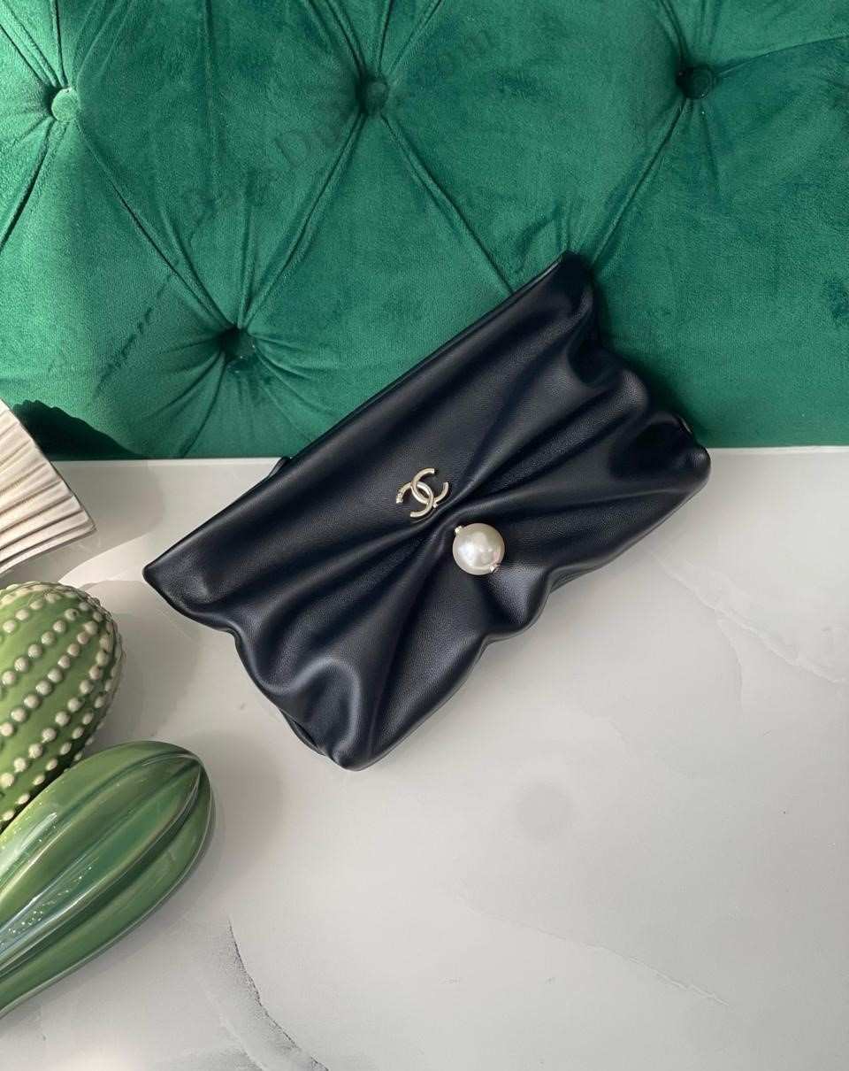 Chanel Clutch Pearl Crush Black