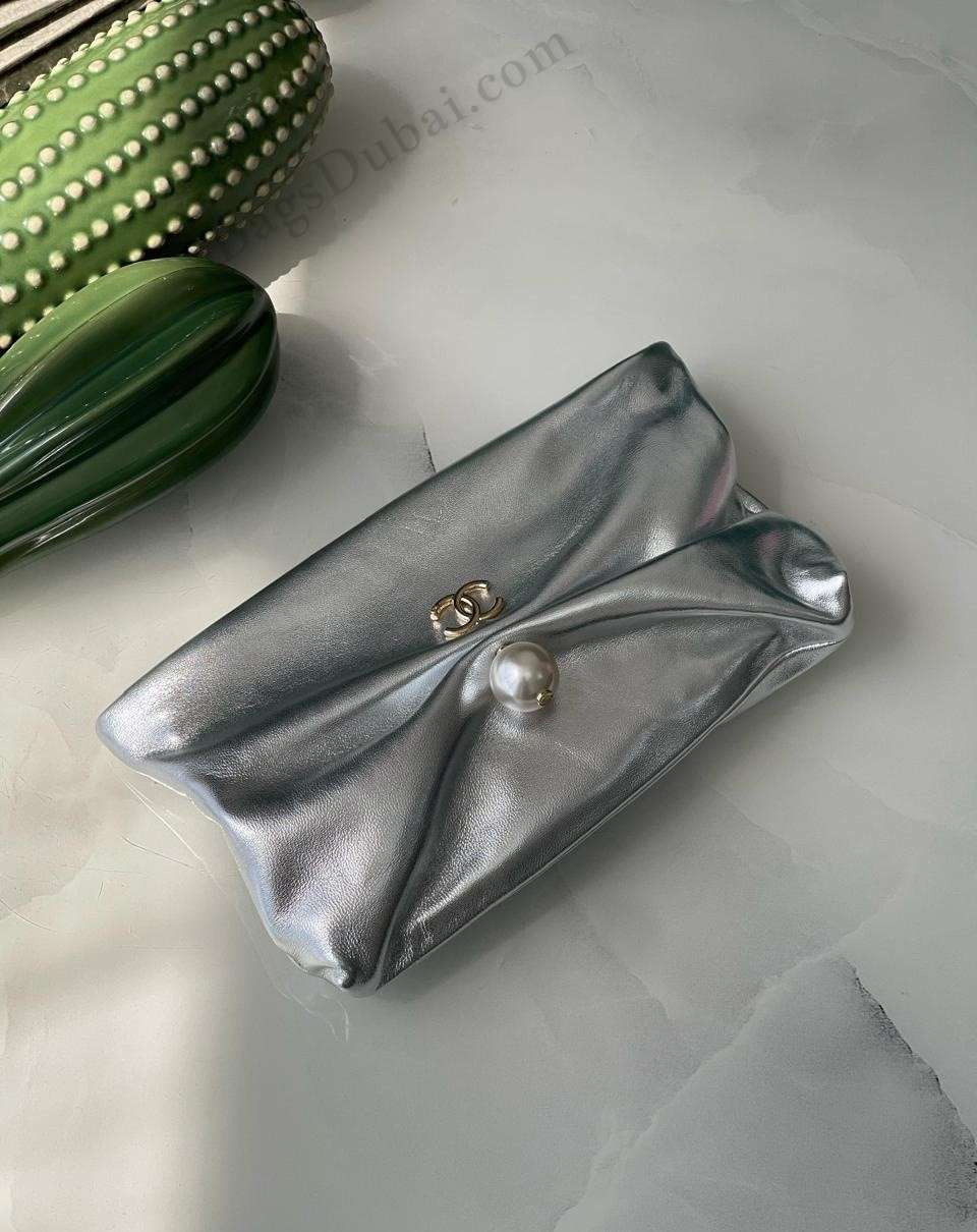 Chanel Clutch Pearl Crush Silver