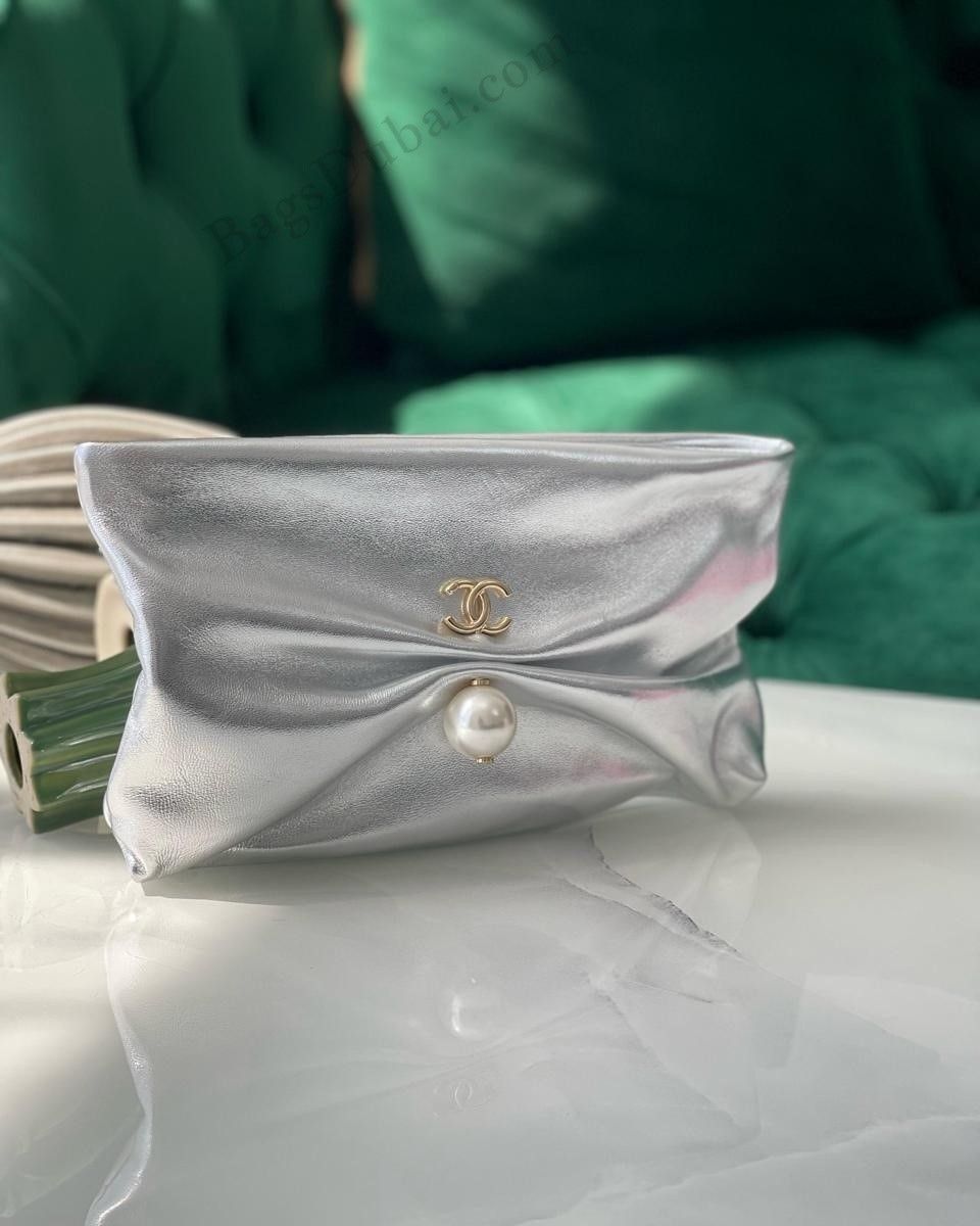 Chanel Clutch Pearl Crush Silver