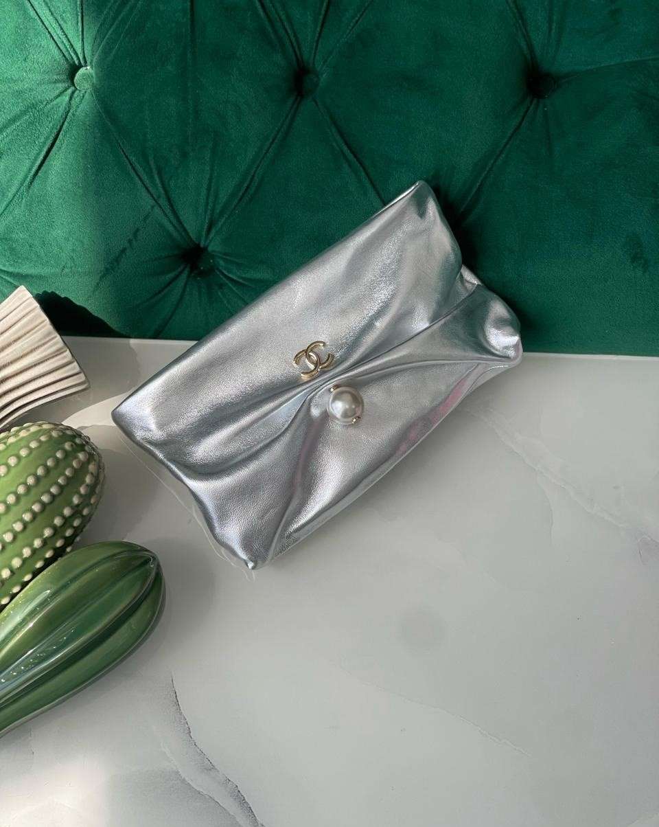 Chanel Clutch Pearl Crush Silver
