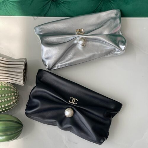 Chanel Clutch Pearl Crush