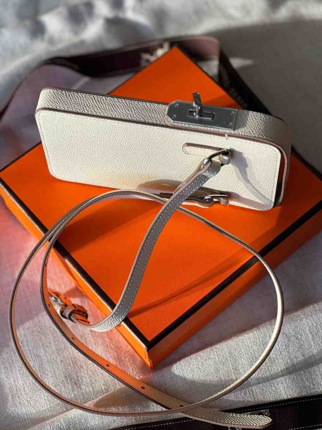 Hermes Wallet Hac A Box Phone Case White