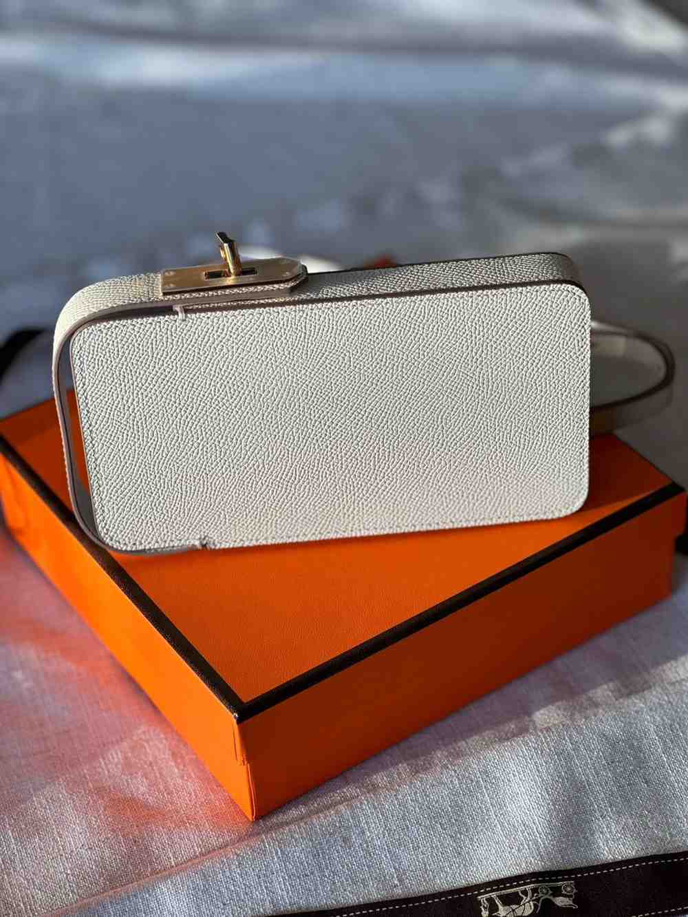 Hermes Wallet Hac A Box Phone Case White