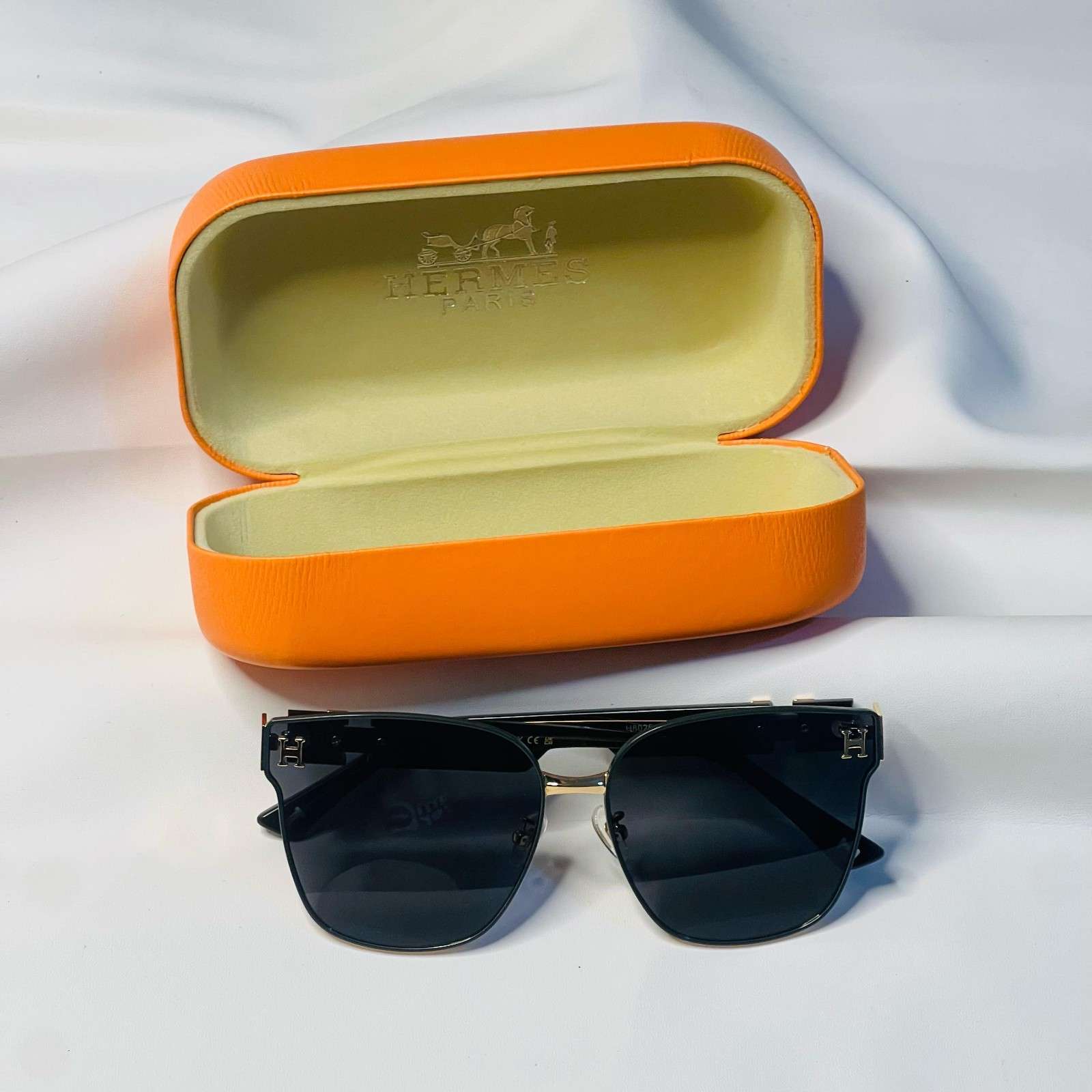 Hermes Sunglasses H logo Motif Black