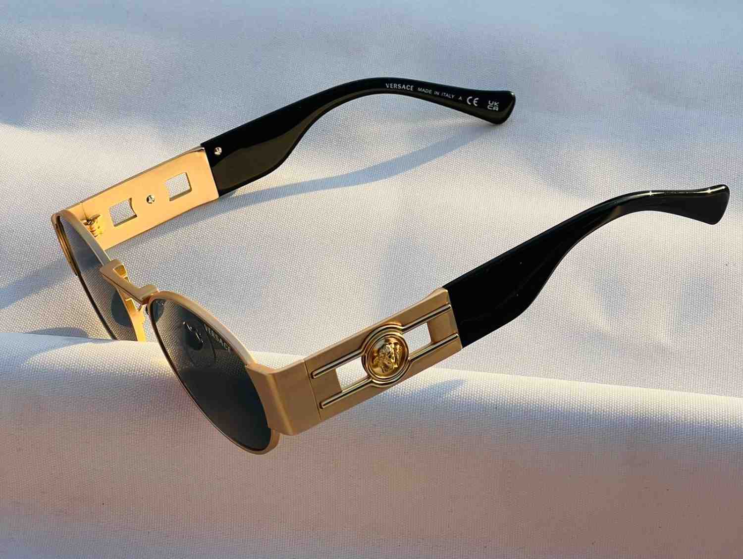 Medusa Deco Sunglasses Oval Gold