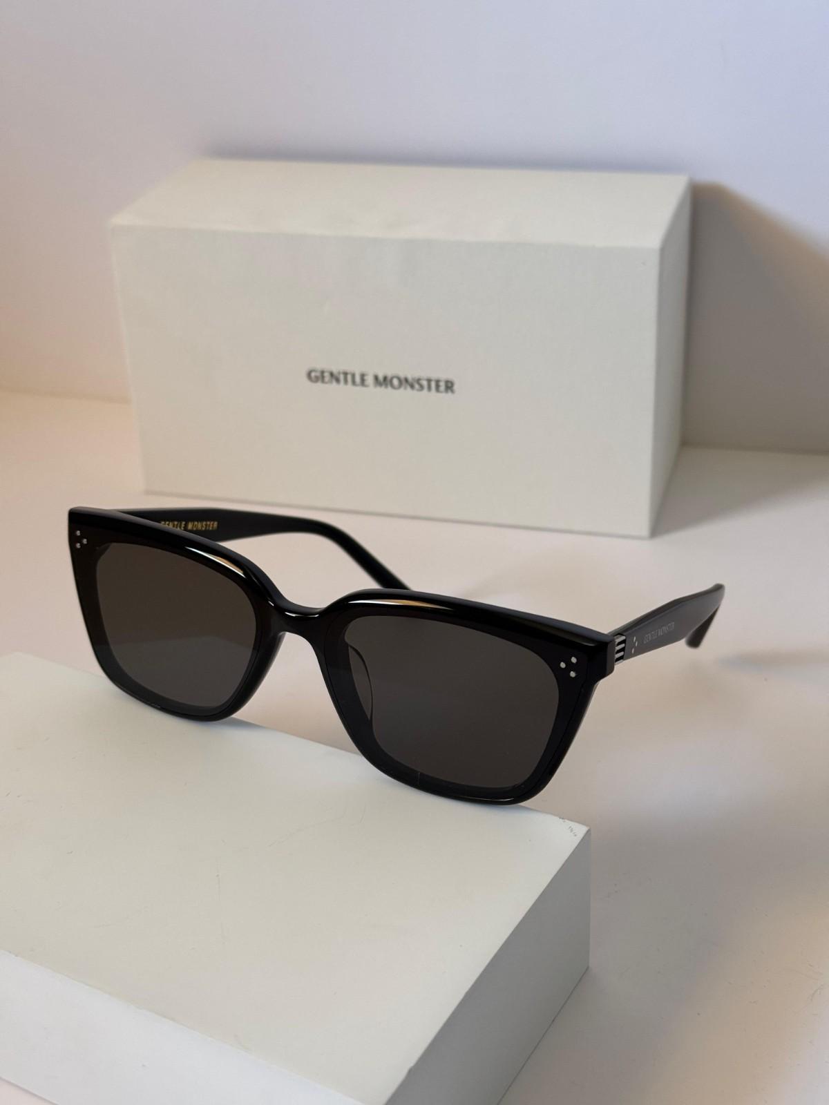 Gentle Monster Sunglasses Numer 01 Acetate Black