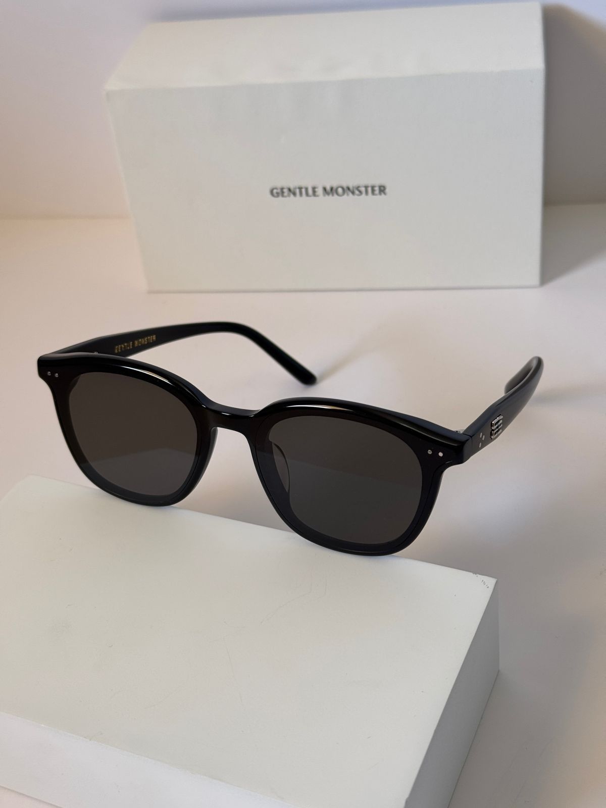Gentle Monster Sunglasses Jade 01 Acetate Black
