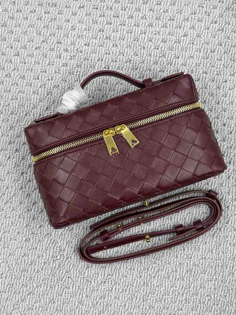 Bottega Veneta Vanity Case Bang Bang Intrecciato Red